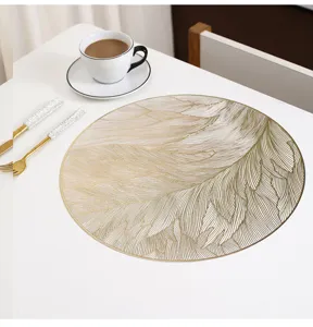 Gouden veer PVC placemat detail, luxe holle eettafel mat, hittebestendig en waterdicht ook.