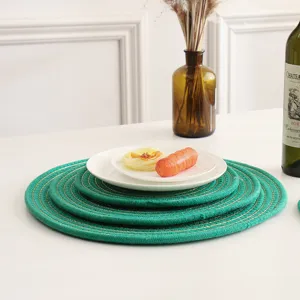 Ronde gebreide katoenen placemat met goudraad, hittebestendige tafelmat voor eetkamerdecoratie.