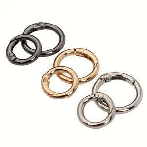 Anneaux à ressort métalliques pour sacs et porte-clés. Boucles rondes durables en alliage.