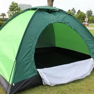 Gedetailleerd uitzicht van de buitenkampeertent, waterdicht groen koepelontwerp voor vrije tijd.