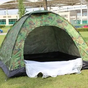 Draagbare outdoor camouflage camping tent voor wandelen, strand en recreatieve buitenactiviteiten.