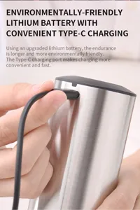 Détail de l'aérateur de vin électrique avec port de charge Type-C et corps en inox.