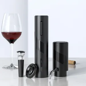Elektrische wijnopener set met automatische decanter schenker en stopper voor thuisbar.