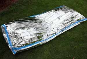 Outdoor emergency thermal blanket, silver reflective PE survival sleeping bag for camping, hiking.