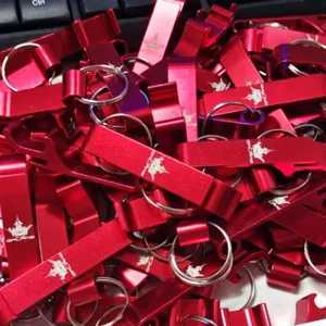 Abrebotellas llavero de aluminio rojo herramienta multifuncional para exteriores al por mayor