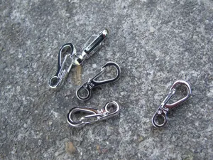 Mini Federkarabiner Schlüsselanhänger Set aus Metall, robuster kleiner Clip für EDC Ausrüst.