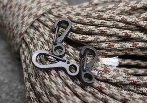 Mini Metall Karabiner Federhaken EDC Ausrüstung Schlüsselanhänger Clip für Outdoor und Schlüssel.