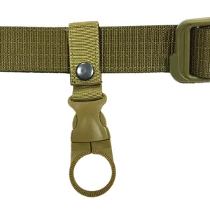Nahaufnahme des taktischen Nylon-Gurtband-Wasserflaschenhalter-Clips für den Außenbereich.