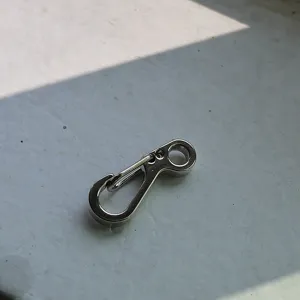Kompakter Mini Metall Karabinerhaken Federhaken Schlüsselanhänger EDC Zubehör im Detail