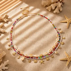 Catena per il corpo bohémien con perline colorate, ciondoli a conchiglia e stella marina