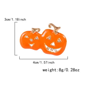 Detailansicht der orangefarbenen Emaille-Kürbisbrosche zu Halloween mit Maßen und Gewicht