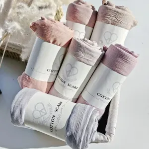 Écharpe hijab unie en coton froissé, foulard cache-cou doux et respirant pour femme élégante.