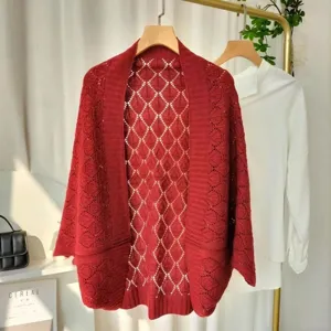 Rode gebreide opengewerkte dames vest cardigan, elegante open sjaaljas casual bovenkleding.