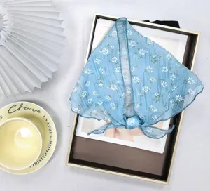 Zoete bloemvormige driekhoekige sjaal voor vrouwen, lichte geplooide hoofddoek voor lente en zomer.
