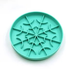 Détail de gamelle anti-glouton en silicone pour chien, bol pour animal de compagnie, turquoise.