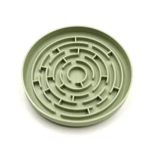 Détail de gamelle anti-glouton pour animaux en silicone avec design labyrinthe interne.