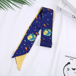 Blauwe ruimte aarde print smalle twilly sjaal voor vrouwen, elegante haarband of tassenlint.