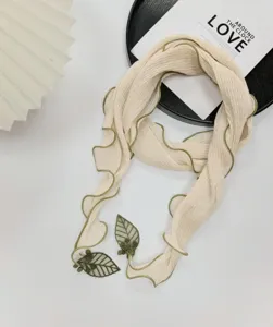 Elegante geplooide chiffon sjaal voor dames effen kleine halsdoek met bladhangers.