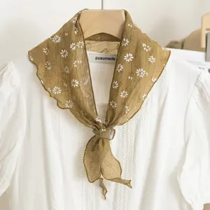 Leuke bloemige driehoekige sjaal voor dames, lichte decoratieve voorjaar zomer hoofddoek.