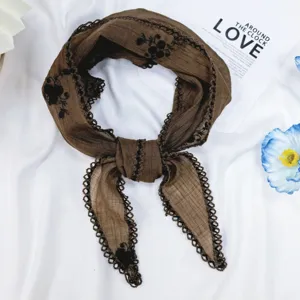Foulard bandana triangulaire brodé en lin et coton pour femme, écharpe de cou élégante et chic.