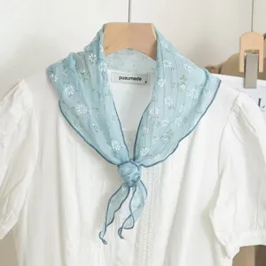 Bloemen driehoeksgolf voor vrouwen, lichtgewicht lente en zomer decoratieve halsdoek.