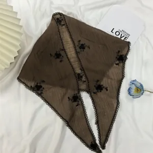 Foulard triangulaire brodé marron bandeau coton lin floral design dentelle délicate accessoire