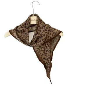 Retro luipaard print ruit sjaal, lichte lente zomer katoen linnen mode halsdoek.