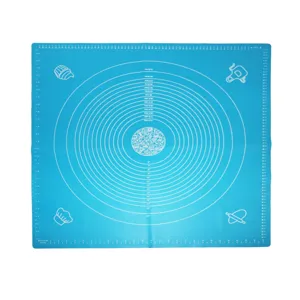 Blaue Silikon Backmatte mit Messkreisen und praktischen Skalen fuer Teigrollen und Backen.