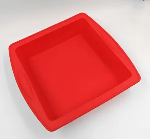 Kokkini tetragoni silikoni forma gia keik kai taktsi psimatos me labes gia tost.