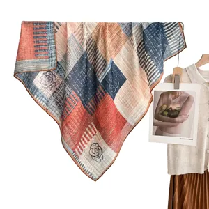 Stijlvolle vierkante sjaal van 90cm met vintage patchwork en bloemenprint voor dames.