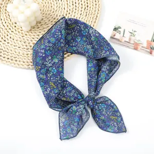 Blauwe bloemen katoen linnen vierkante sjaal kleine nek sjaal stijlvolle vrouwen haar accessoire.