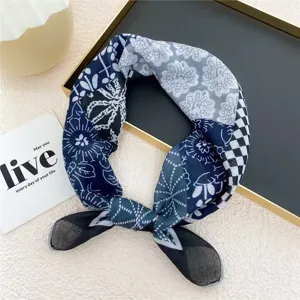 Kleine vierkante sjaal met paisley print haarband en mode halsdoek voor dames