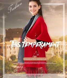 Detailansicht eines rot-grauen bestickten Schal-Ponchos mit eleganten Pflaumenblütenmustern
