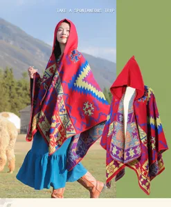 Poncho à capuche ethnique avec motifs géométriques colorés pour voyage et chaleur