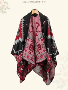 Châle à capuche ethnique avec motifs géométriques rouge et noir