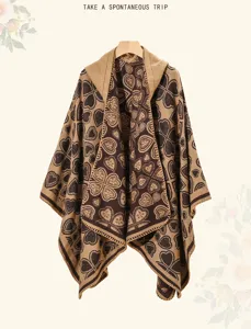Gestrickter Kapuzen-Poncho-Schal mit ethnischem Herz- und Kleemuster für Damenmode