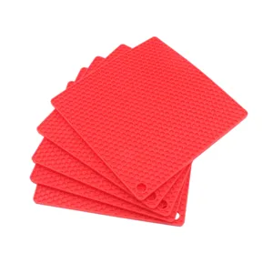 Sottopentola quadrato isolante in silicone con texture a nido d'ape per cucina dettaglio.