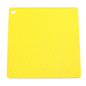 Sottopentola quadrato in silicone a nido d'ape, tappetino isolante termico giallo con foro.