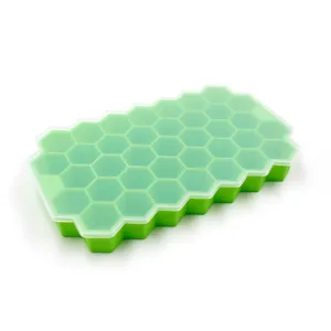 Vista dettagliata del vassoio per cubetti di ghiaccio in silicone a nido dapi 37 celle