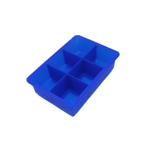 Detailansicht der blauen Silikon 6-Gitter Eiswürfelform mit flexiblem und praktischem Design.
