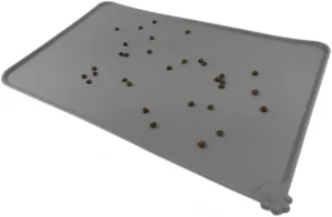 Silikon Futtermatte Detail zeigt wasserdichte Oberfläche und niedliche Pfotenabdruck Ecke.