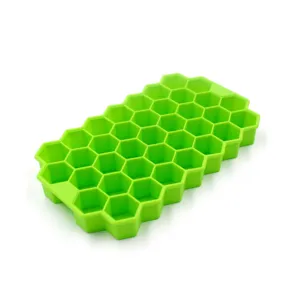 Vassoio per cubetti di ghiaccio in silicone verde a nido d'ape con 37 griglie fai da te.