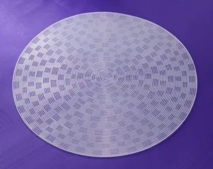 Silikon Dampfgarermatte Detailansicht mit konzentrischem Lochmuster fur optimalen Dampfdurchfluss.