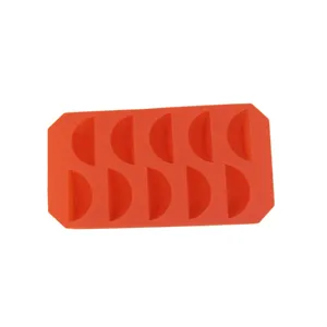 Detailweergave van de siliconen citroen ijsblokjesvorm, oranje flexibele 10-holte mal.