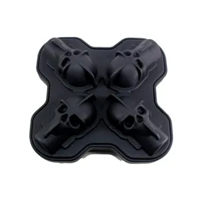 Bandeja de hielo de silicona con calavera 3D, molde negro flexible de cuatro cavidades.