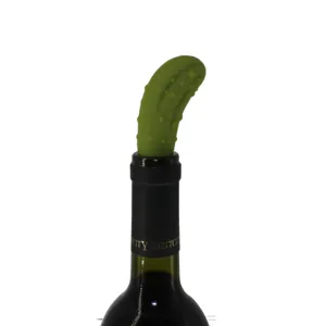 Funny silicone cucumber wine stopper, novelty vegetable bottle plug for kitchen bar tool.