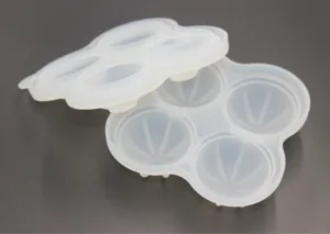 4-cavity silicone ice cube tray, flexible diamond ice sphere mold with lid for drinks.