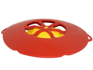 Silikon Ueberlaufschutz Topfdeckel Detailansicht, hitzebestaendig Kueche rot und gelb