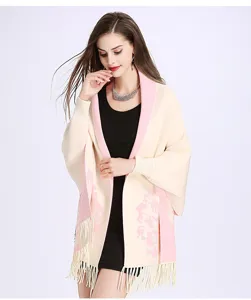 Eleganter cremeweißer und rosa Jacquard-Strickschal mit feinen Fransen und Blumenmustern