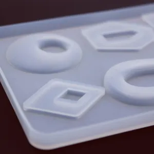 Siliconen epoxy hars mal voor DIY handwerk, transparant geometrisch detailontwerp.